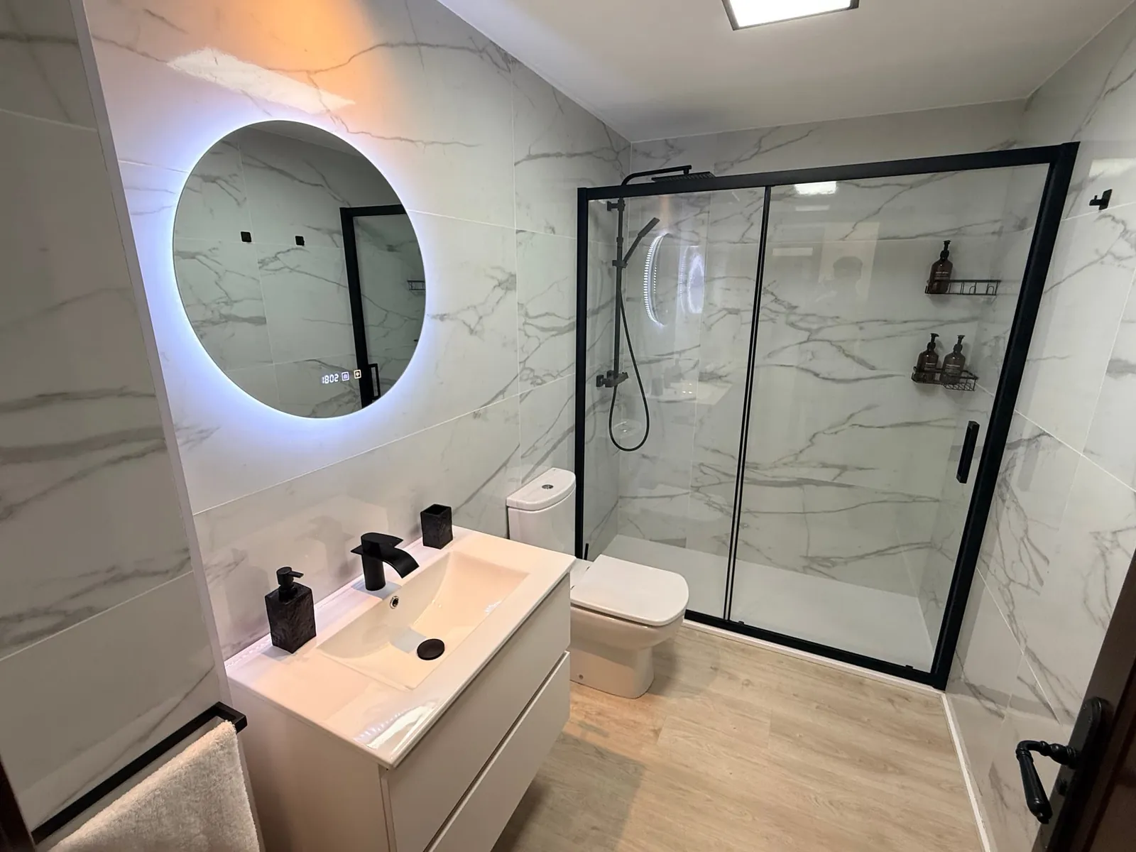 Baño totalmente equipado